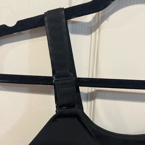 Torrid active black zipper front adjustable strap size 38DDD - Picture 4 of 6